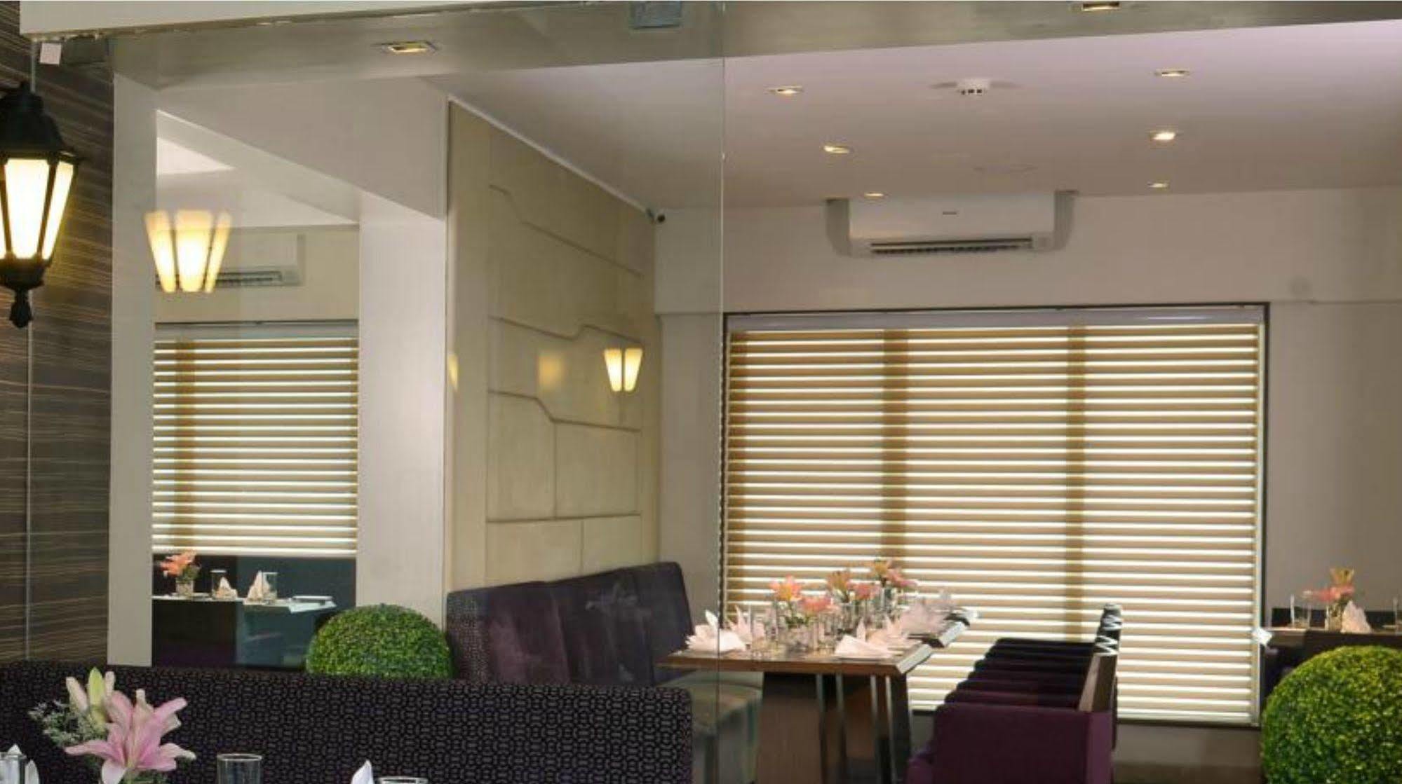 เรสซิเดนซี ซาโรวาร์ พาร์ทีโค Hotel มุมไบ ภายนอก รูปภาพ