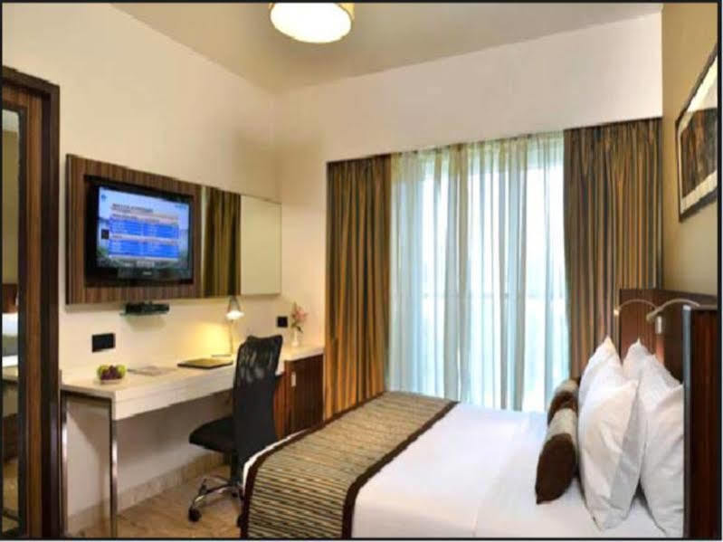 เรสซิเดนซี ซาโรวาร์ พาร์ทีโค Hotel มุมไบ ภายนอก รูปภาพ