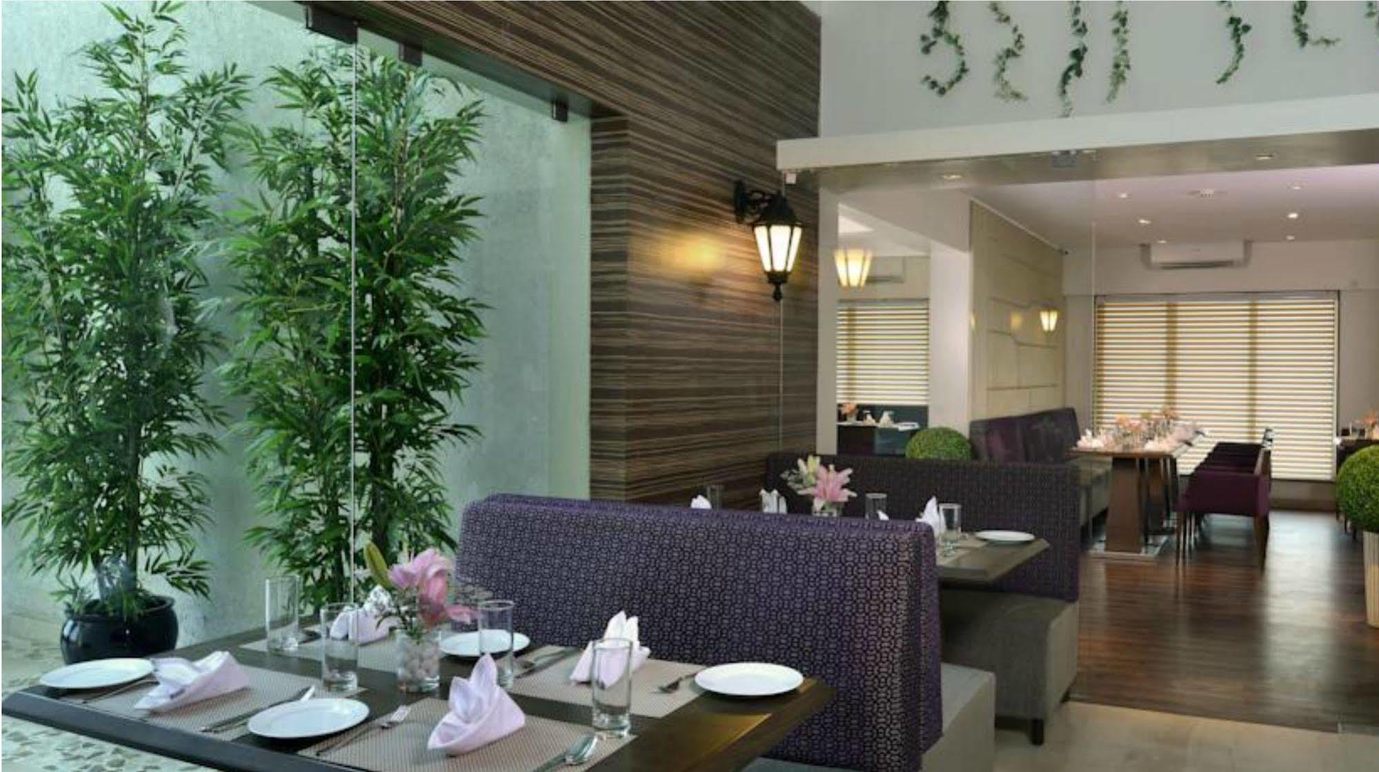 เรสซิเดนซี ซาโรวาร์ พาร์ทีโค Hotel มุมไบ ภายนอก รูปภาพ